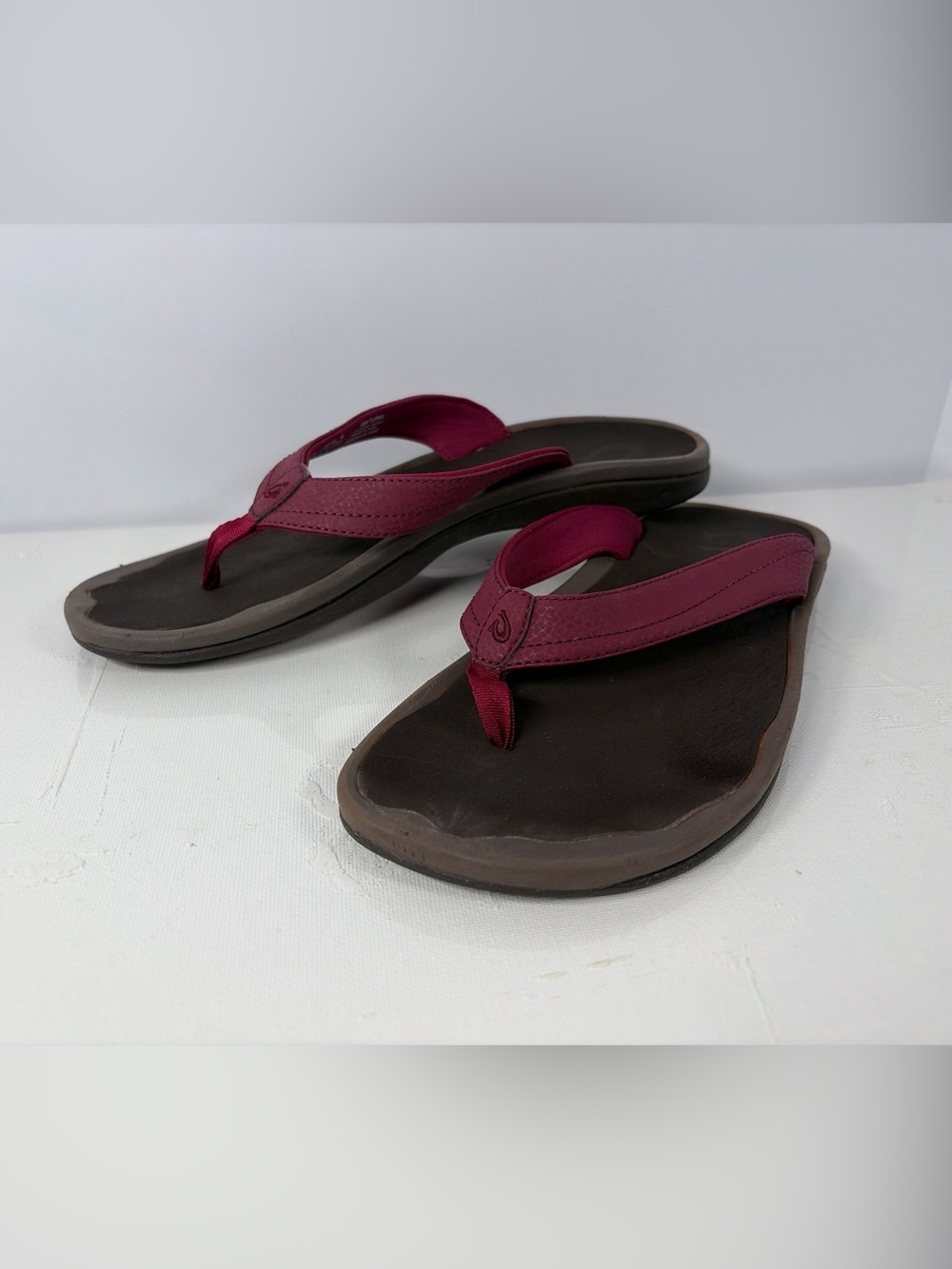OluKai Ohana-W Women’s Flip Flop Sandals Size 10 Pink Burgundy Brown Comfort